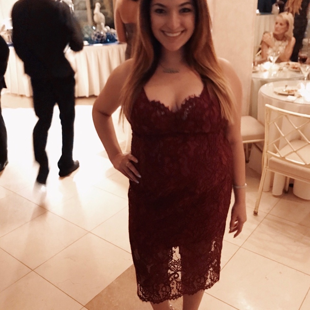 Lace dress worn once like New!!!!! 😍♥️